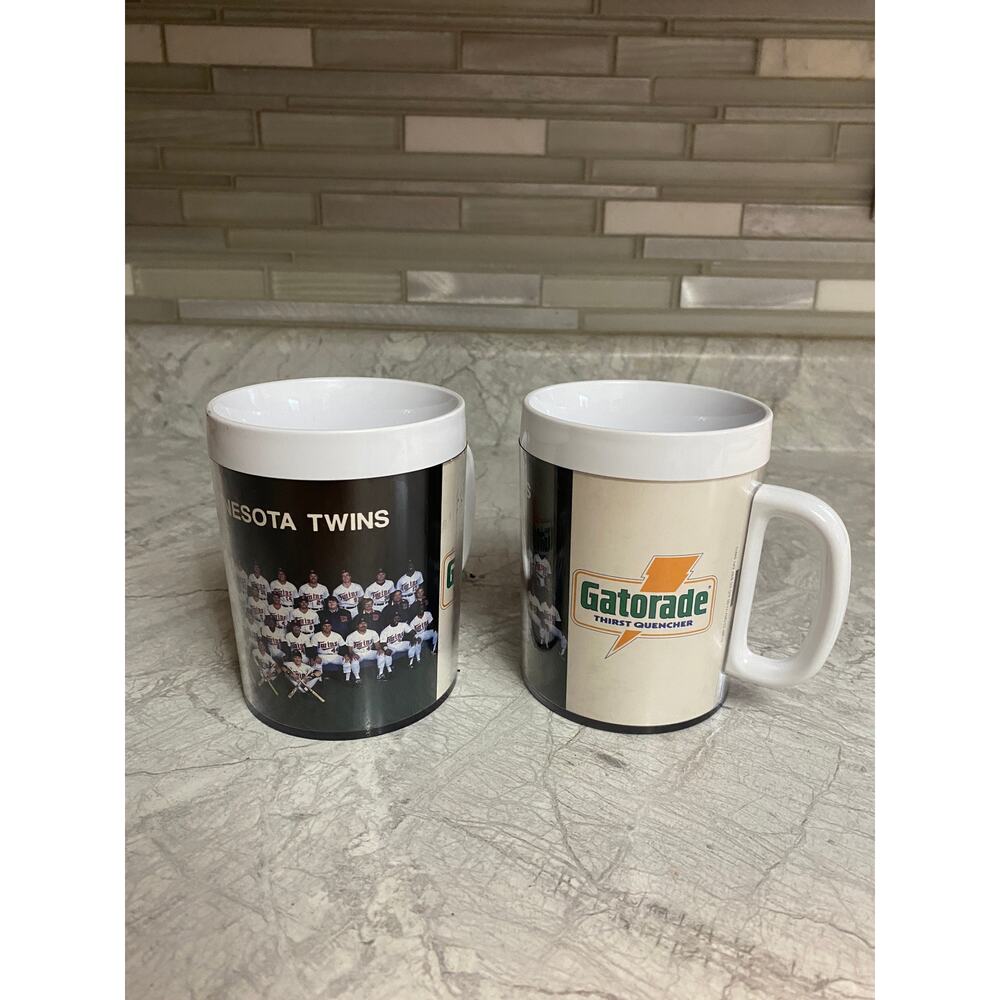 Lot of 2 1987 Minnesota Twins Gatorade ThermoServ Plastic Mugs